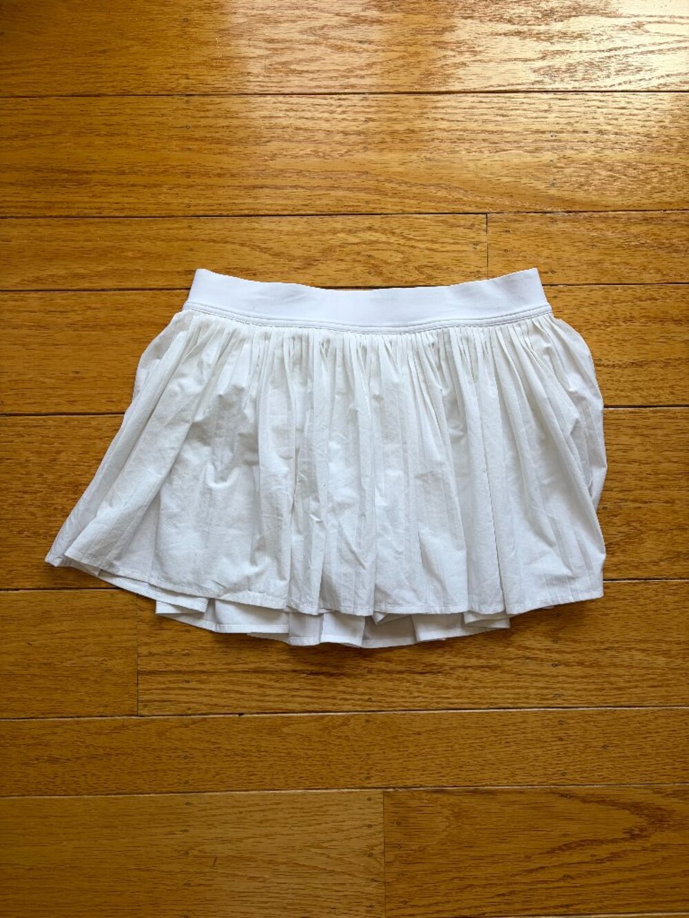 Lululemon Like New White Varsity High-Rise Pleated Tennis Skirt Size 8